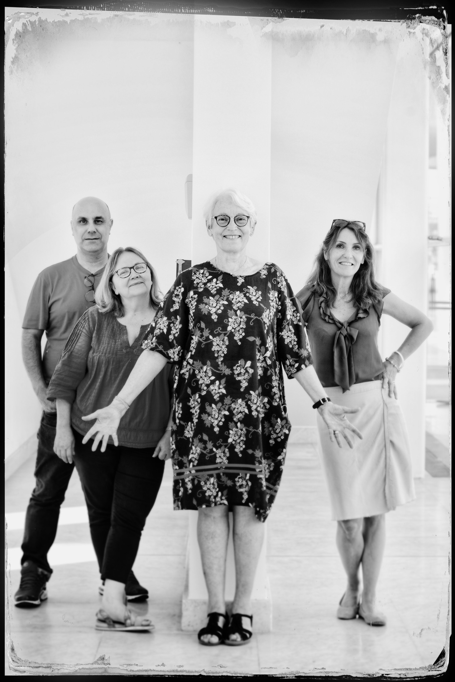 De gauche à droite, Olivier (webmaster), le professeur QUERE (présidente du PFL), Marlène COUPE (AVML), Laurence DELAPORTE (PFL)